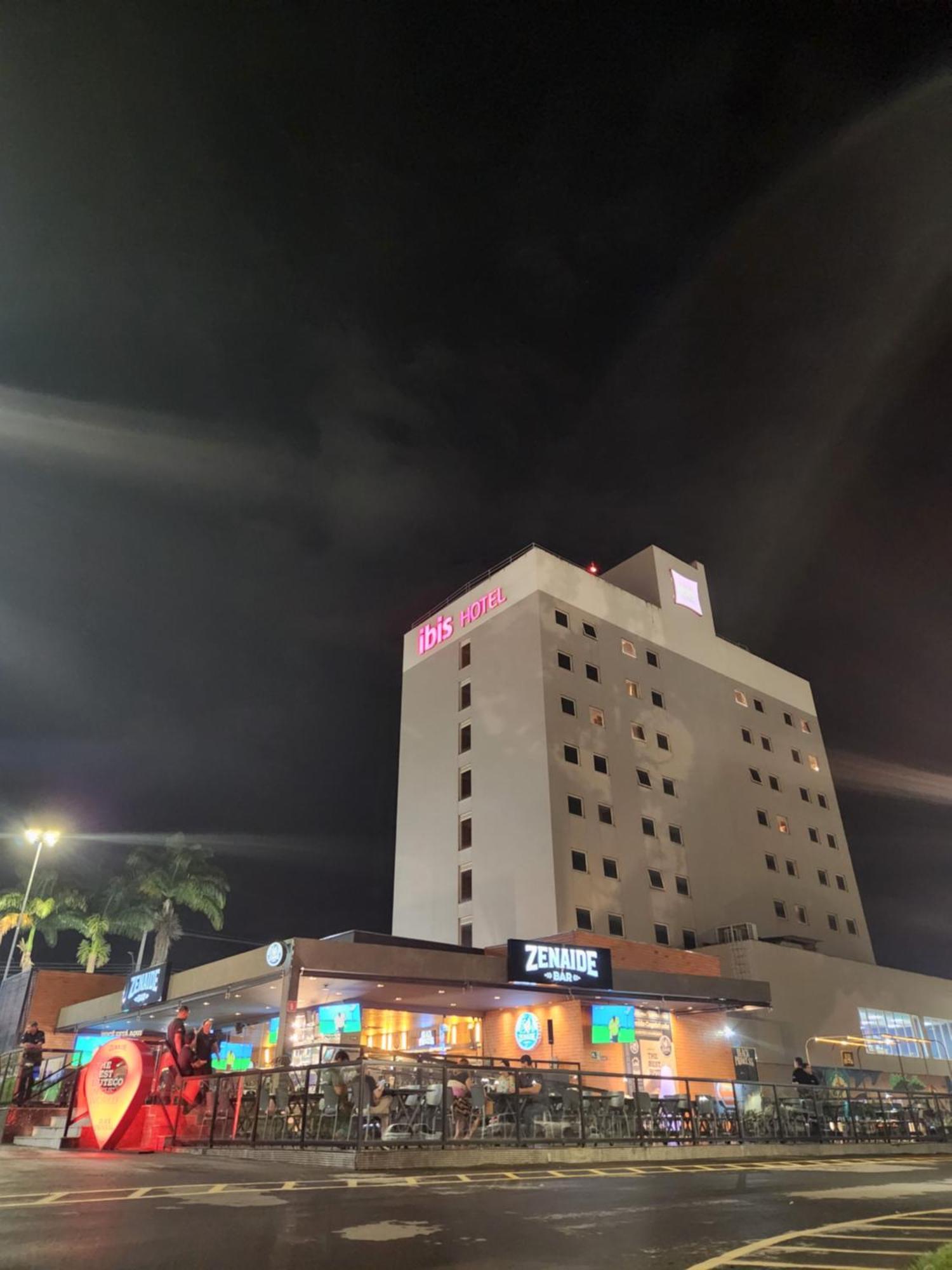 Hotel Ibis Montes Claros Shopping Exteriér fotografie